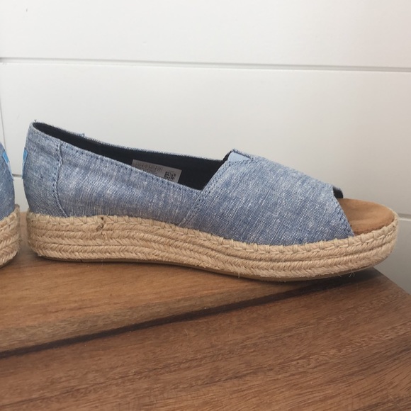 NWOT Toms Open Toe Alpargata Chambray Espadrille. - Picture 11 of 17